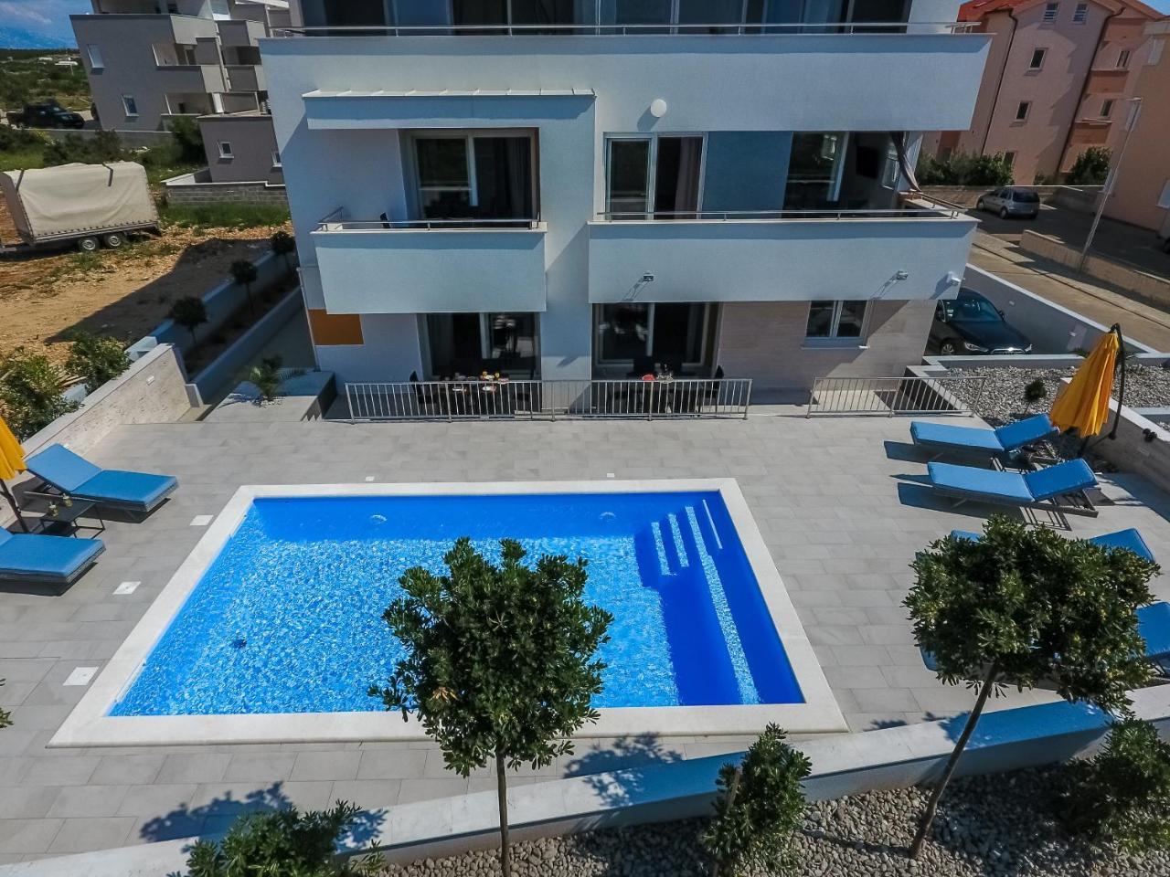 Apartment & Casia Novalja
