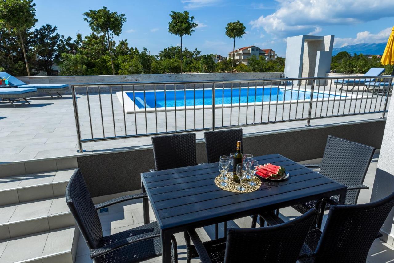 Apartment & Casia Novalja